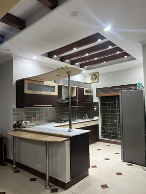 Private kitchen - Townhouse Upper Portion with 2 bedrooms, Family Sized Condo (Lahore)