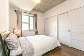 1 soverom, skrivebord, strykejern/-brett og wi-fi