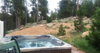 Mtn Retreat: Hike ,Hot Tub, Explore CO, Ski, Relax