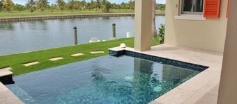 3 Bed 3 Bath Waterfront House located in Schooner Bay, Abaco