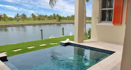 3 Bed 3 Bath Waterfront House located in Schooner Bay, Abaco
