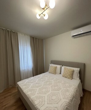 1 habitación, tabla de planchar con plancha, wifi gratis y ropa de cama 
