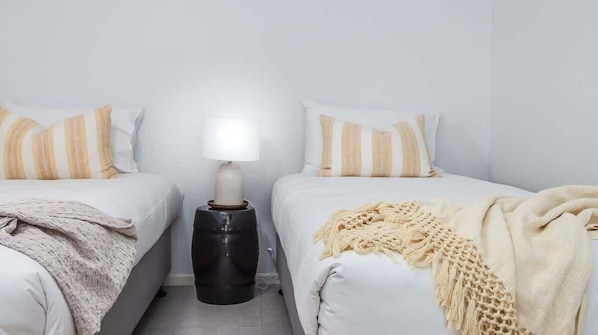 4 bedrooms, iron/ironing board, free WiFi, bed sheets