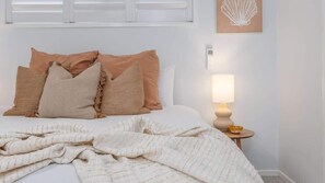 4 bedrooms, iron/ironing board, WiFi (free), bed sheets