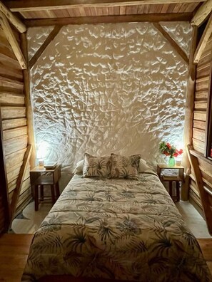 Family Cabin | 2 bedrooms, individually decorated, individually furnished, desk - Eco-Finca Hostal Santorum (Vilcabamba)