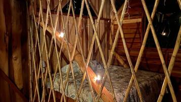 Cabane Familiale | 2 chambres, décoration personnalisée, ameublement personnalisé, bureau