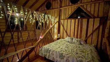 Cabane Familiale | 2 chambres, décoration personnalisée, ameublement personnalisé, bureau