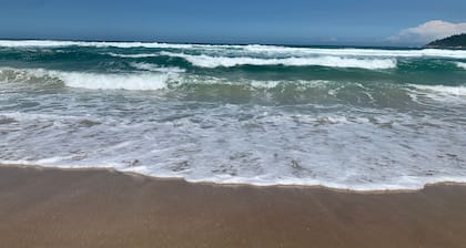 Refúgio na Praia do Campeche com Piscina