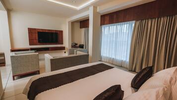 Junior Suite, 1 King Bed | Premium bedding, memory-foam beds, in-room safe, desk