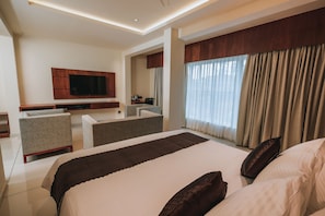 Junior Suite, 1 King Bed | Premium bedding, memory foam beds, in-room safe, desk