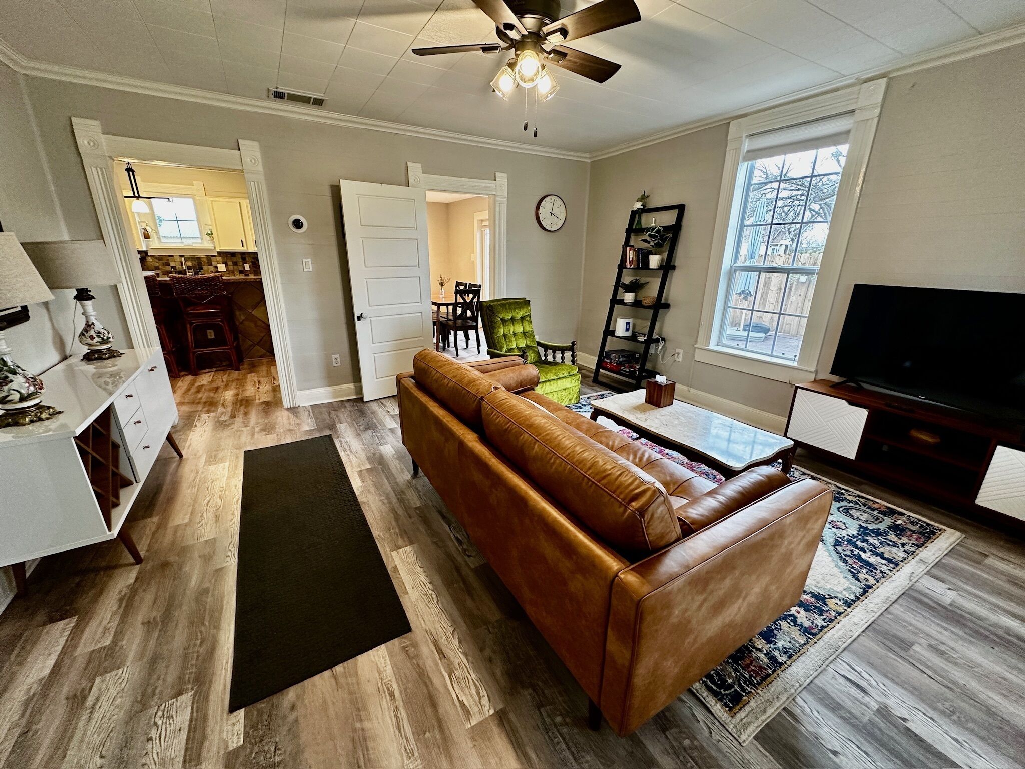 Charming, historic cottage in Downtown Pflugerville. Pet-friendly! 