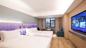 A hotel room with two beds, a TV, and a window with curtains. - Manxin Hotel Changsha IFS (Changsha)