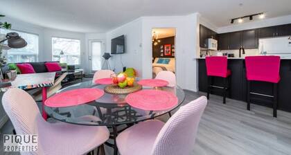The Neon Palace - KingBed - Fireplace - Netflix - UG Park