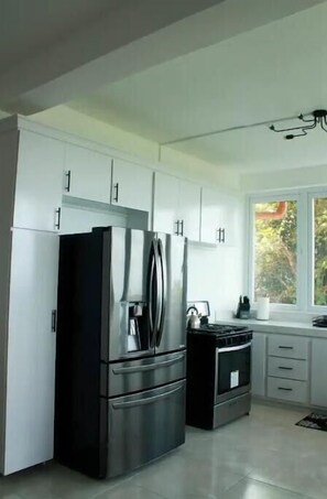 Fridge, microwave, oven, stovetop - Caribbean Sea View 2 Beds 2 Bath (Castries)