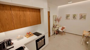 Kühlschrank, Ofen, Herdplatte, Geschirrspüler