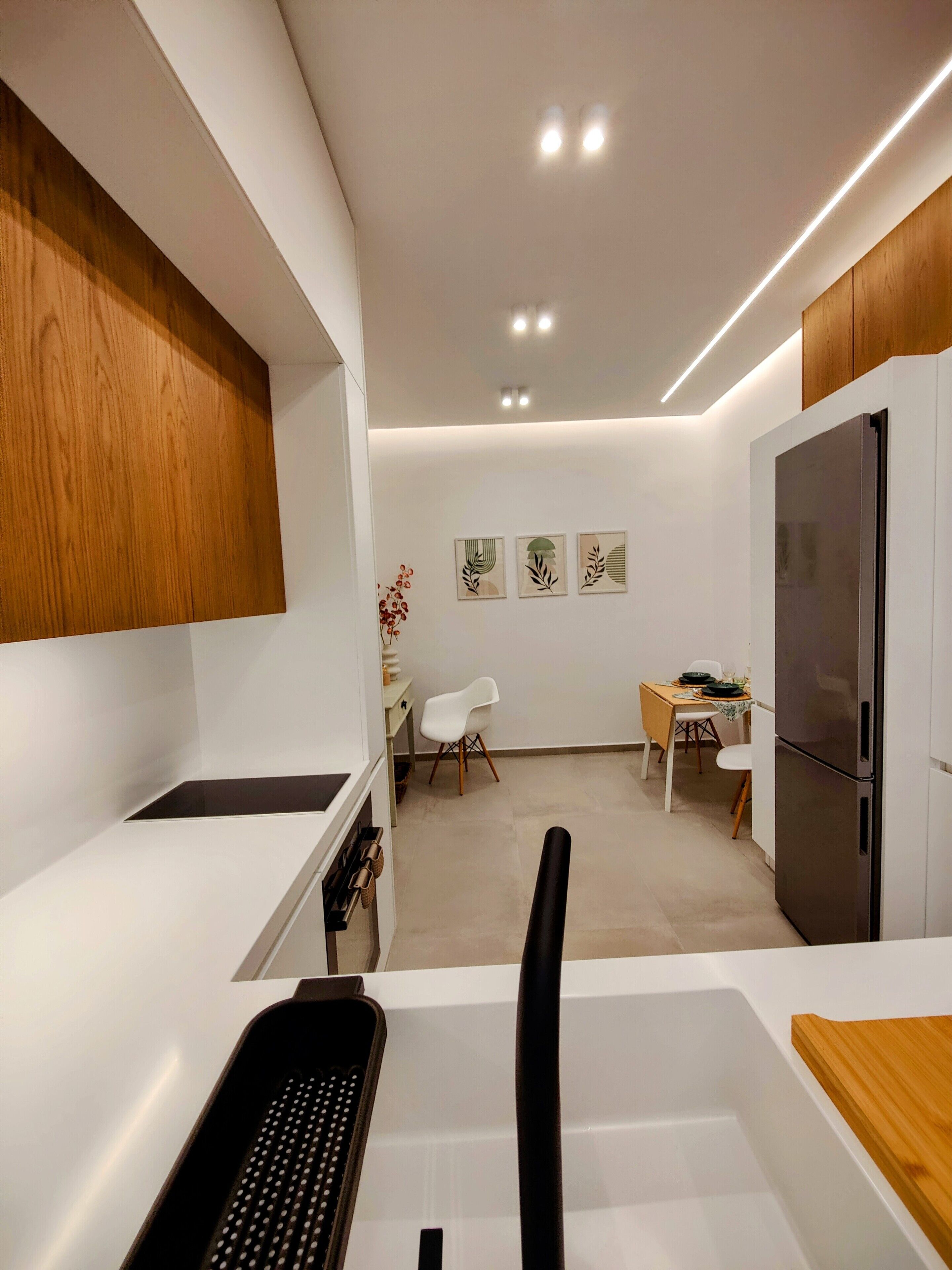 Réfrigérateur, four, plaque de cuisson, lave-vaisselle