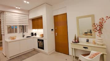 KĂŒhlschrank, Ofen, Herdplatte, GeschirrspĂŒler