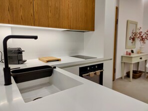 Fridge, oven, stovetop, dishwasher - Elpis' cozy & luxury apartment (Egaleo)