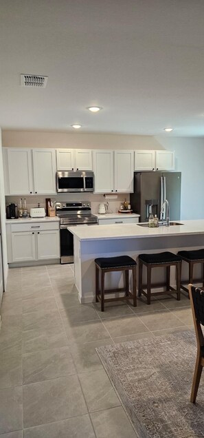 Fridge, microwave, oven, dishwasher - Sunshine Home by largest natural Warm Mineral Springs and best Florida beaches (North Port)