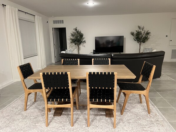 Dining - Sunshine Home by largest natural Warm Mineral Springs and best Florida beaches (North Port)