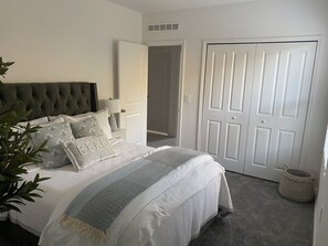 3 habitaciones, escritorio, tabla de planchar con plancha y wifi gratis 