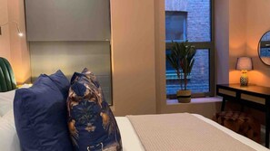 2 bedrooms, desk, iron/ironing board, travel cot - Delightful Historic Converted Chambers (Manchester)