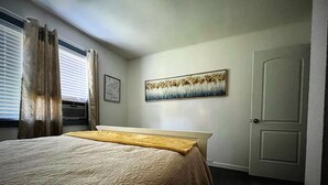 1 dormitorio, tabla de planchar con plancha, cuna de viaje y wifi gratis