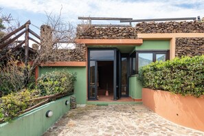 Exterior detail - Waterside Oasis House (Villasimius)