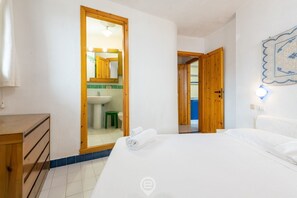 2 عدّة غرف نوم ومكواة/لوح كي وسرير سفر وواي فاي