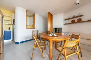 Dining - Waterside Oasis House (Villasimius)