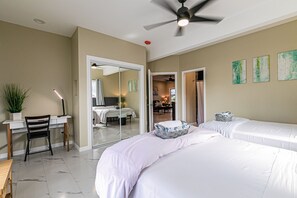 5 bedrooms, desk, iron/ironing board, free WiFi - Hilo Town Center home (Hilo)