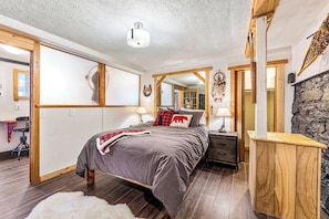 3 bedrooms, desk, iron/ironing board, free WiFi