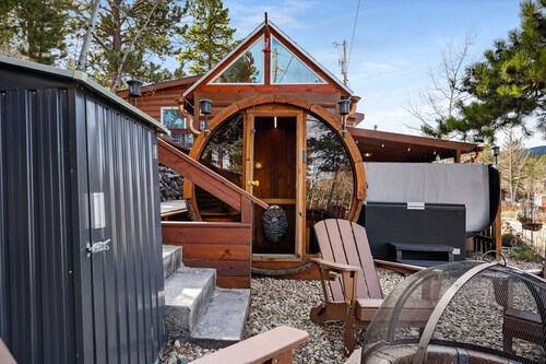 HOT TUB Cold Plunge Sauna Peak to Peak Retreat