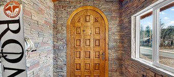 HOT TUB Firepit Sauna Peak to Peak Retreat Loft