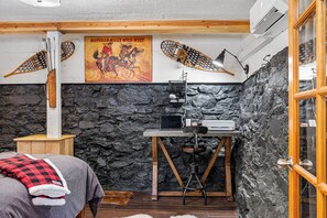 3 habitaciones, escritorio, tabla de planchar con plancha y wifi gratis