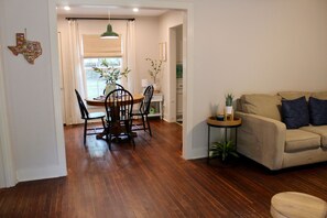 Smart TV - Charming Cottage near SFA, azalea gardens, & walking trails. (Nacogdoches)