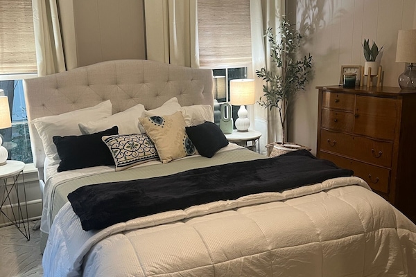 2 bedrooms, iron/ironing board, free WiFi, bed sheets