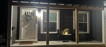 Charming Cottage near SFA, azalea gardens,  & walking trails.