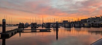 A Experiência de Dormir num Veleiro, Relaxar ou Passear Junto ao Tejo!