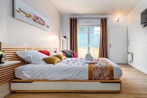 Apartamento romântico | 1 quarto, individualmente decorados, escrivaninha, cortinas blackout