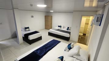 1 habitación, tabla de planchar con plancha, wifi y ropa de cama