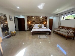 5 bedrooms, iron/ironing board, free WiFi, bed sheets - Beautiful Home set in Paradise with Jacuzzi & Pool (La Fortuna)