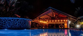 Beautiful Home set in Paradise with Jacuzzi & Pool