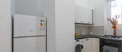 Refrigerador, horno, parrilla de estufa y tostadora