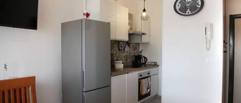 冷蔵庫、オーブン、コンロ、トースター