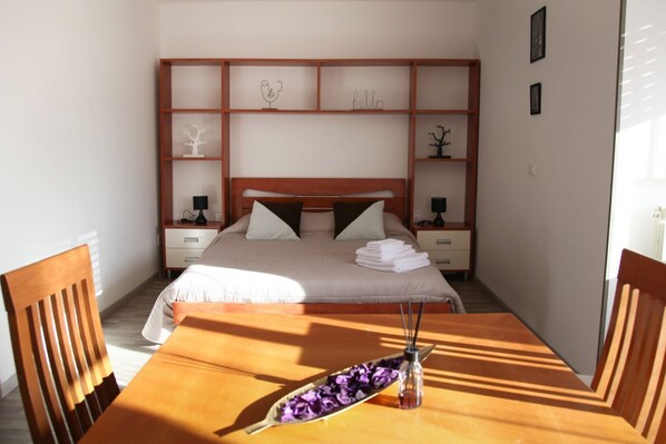 1 bedroom, iron/ironing board, Internet