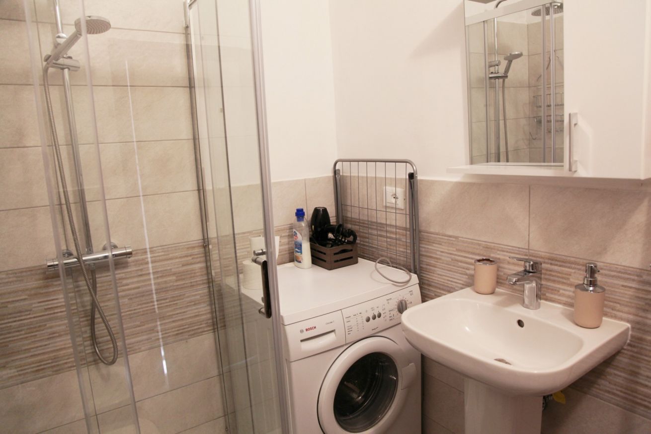 Douche, sèche-cheveux, bidet