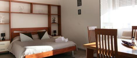 1 bedroom, iron/ironing board, Internet