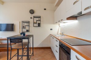 Micro-ondes, four, lave-vaisselle