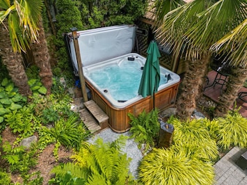 Bain à remous extérieur